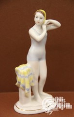 Скульптура "Юная купальщица"